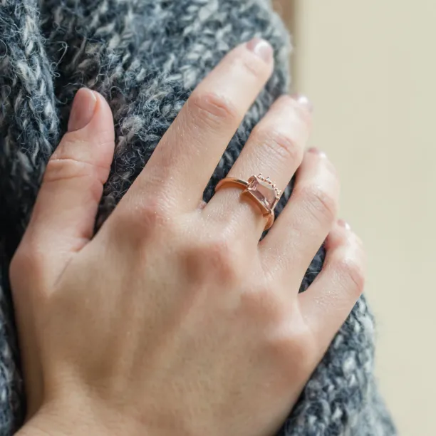 Gold ring with sapphire and diamonds TARA Image