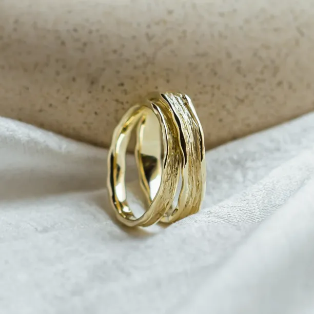 Wedding bands with natural surface NATURA Image