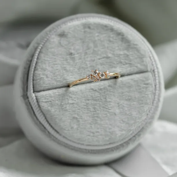 Gold cluster ring with diamonds VENICE Image