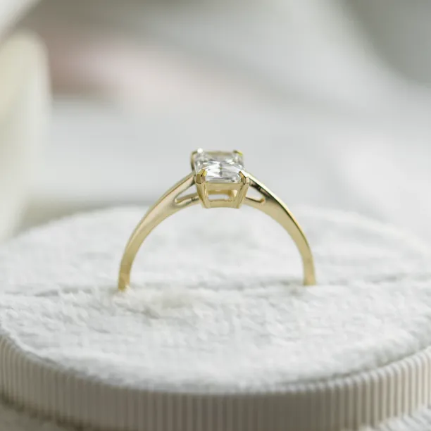 Minimalist engagement ring with moissanite BAGI Image