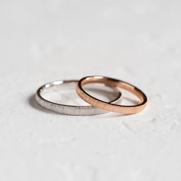 Gold relief wedding rings MIKE Image