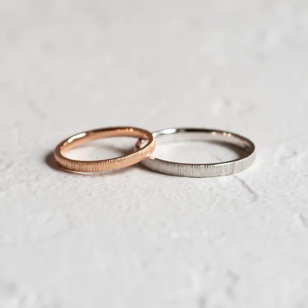 Gold relief wedding rings MIKE Image