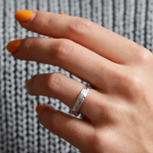 Gold hammered wedding rings with line LIDO