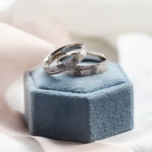 Gold hammered wedding rings with line LIDO Thumbnail
