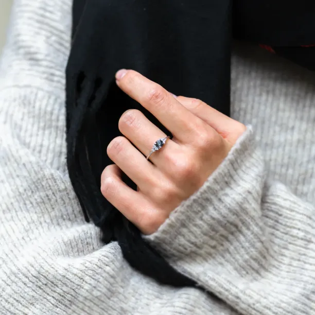 Gold ring with rutilated quartz and diamonds HESTIÁ Image
