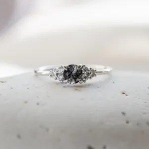 Gold ring with rutilated quartz and diamonds HESTIÁ Thumbnail