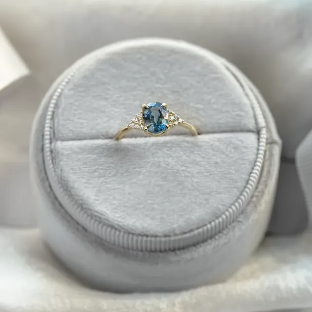 Blue sapphire and diamond engagement ring STEFANIE Image