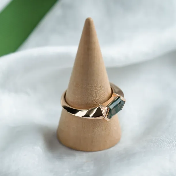 Original east west ring with trendy solid bezel and hexagonal moss agate SEI Image