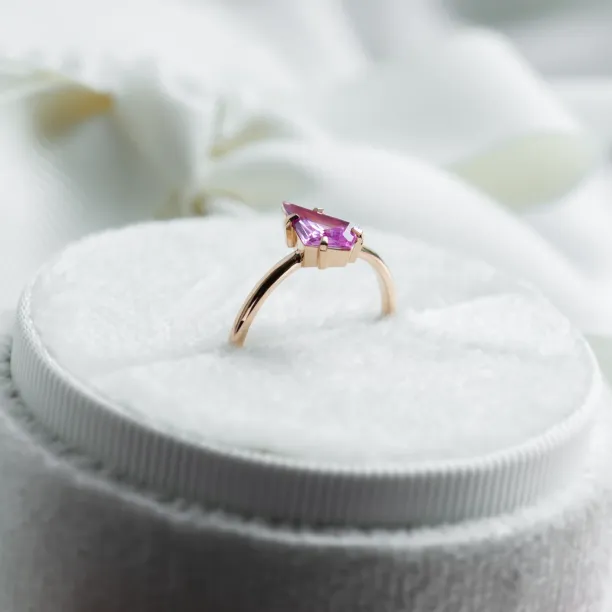 Gold ring with pink sapphire CODY Image