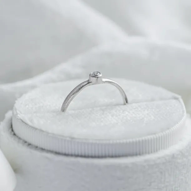 Engagement curved ring with diamond NOLLA Image