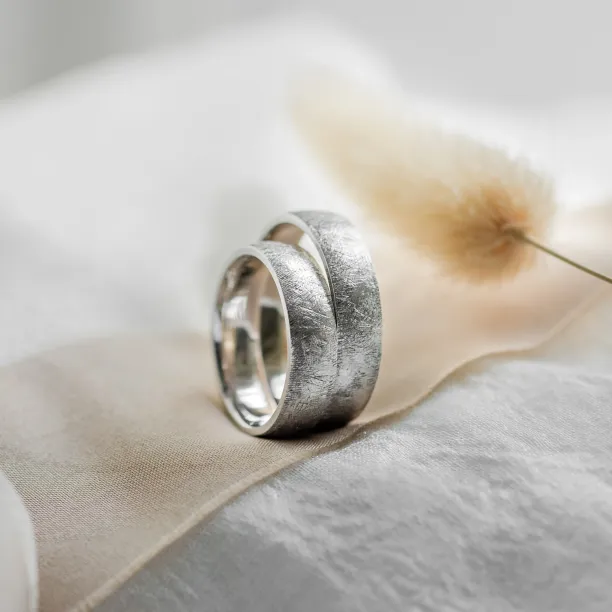 Original textured wedding rings KAWI Image