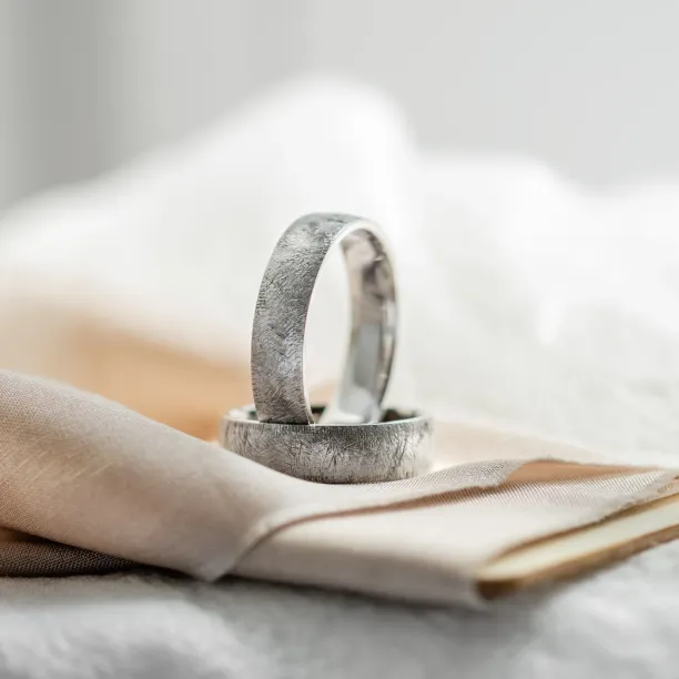 Original textured wedding rings KAWI Image