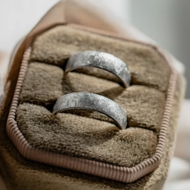 Original textured wedding rings KAWI Image