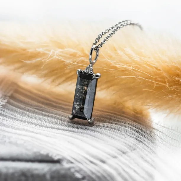 Gold necklace with baguette salt'n'pepper diamond PARIS Image