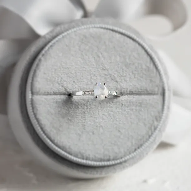 Gold ring with moonstone and diamonds ROXANE Image