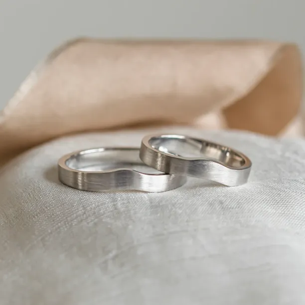 Matte irregular wedding bands ELISE Image