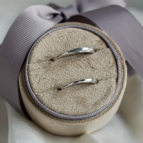 Irregular hammered wedding rings OSAKA Image
