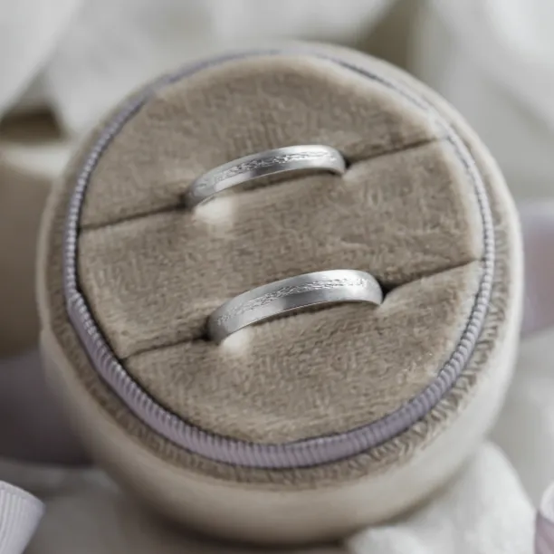 Unusual wedding rings with embossed rope NASH Image