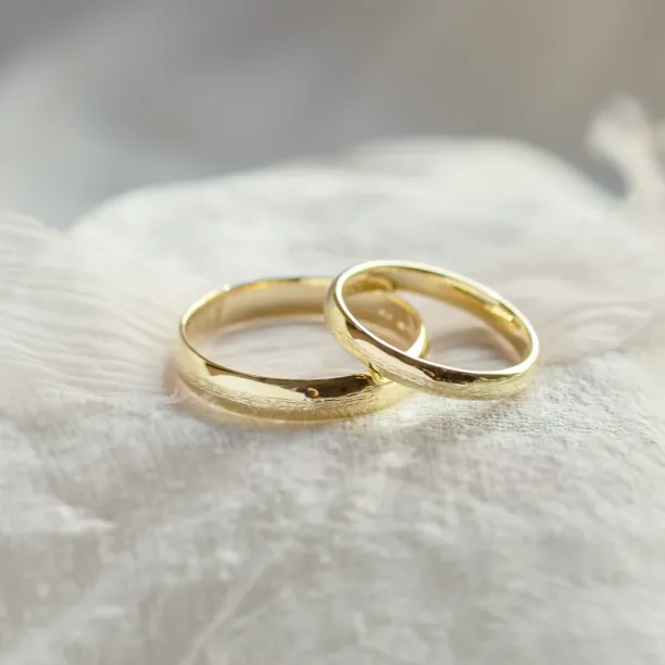 Unusual wedding rings with embossed rope NASH Image