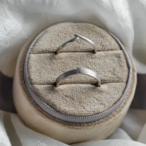 Elegant curved wedding rings SHIRIN Thumbnail