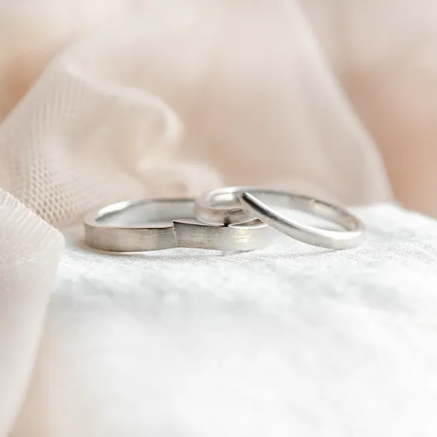 Elegant curved wedding rings SHIRIN Image