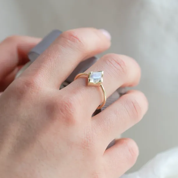Engagement ring with kite moonstone SABINA Image