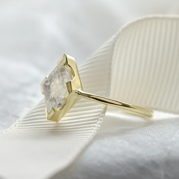 Engagement ring with kite moonstone SABINA Image