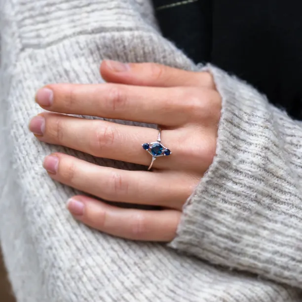 Gold ring with sapphires ANNE Image