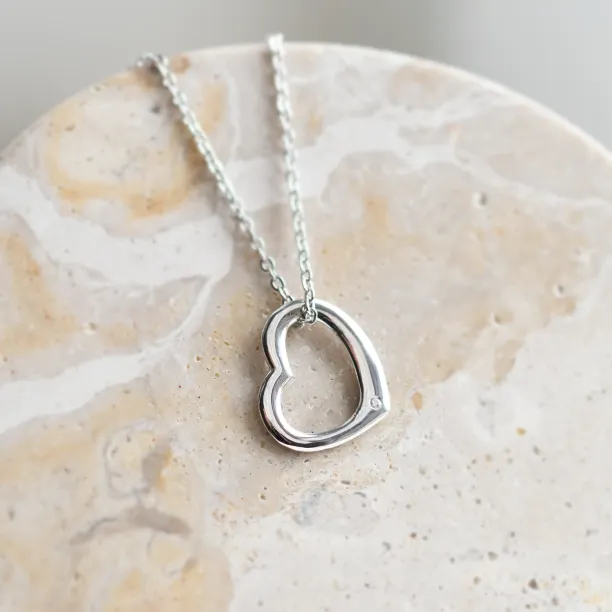 Diamond heart pendant AIVA Image