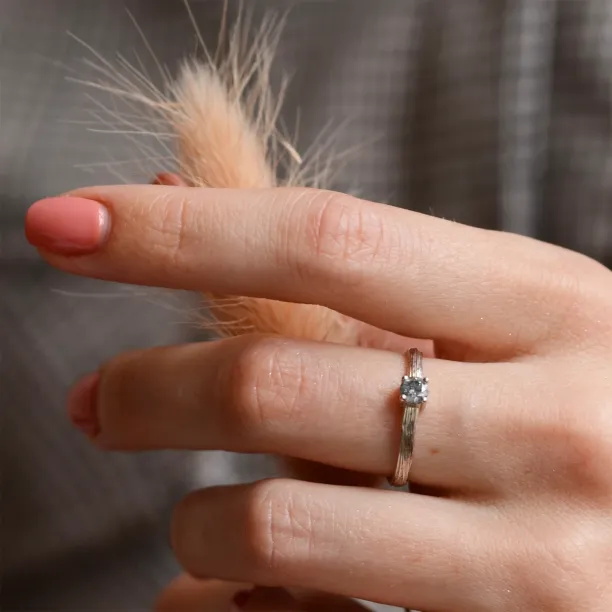 Gold ring in tree bark shape with salt and pepper diamond SALTY Image