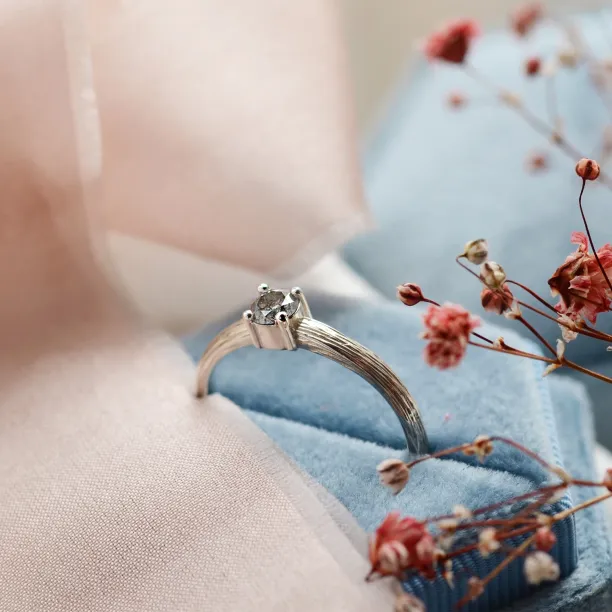 Gold ring in tree bark shape with salt and pepper diamond SALTY Image