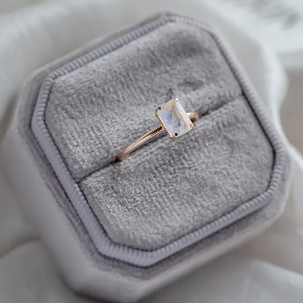 Engagement ring with moonstone TATIANA Image