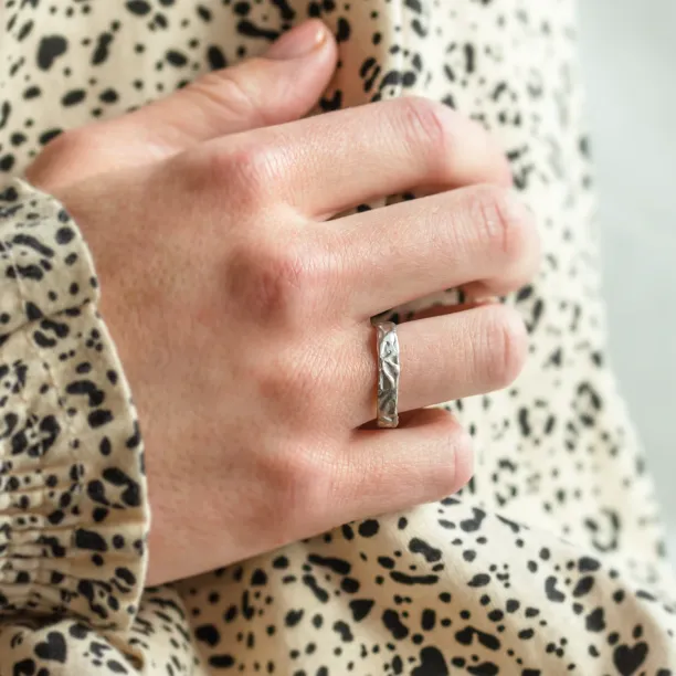 Original wedding rings with organic structure ANJA Image