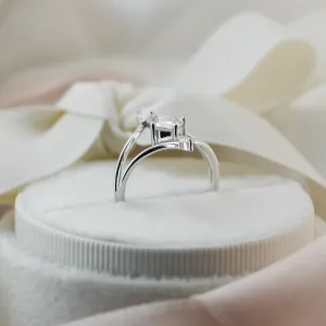 Extravagant split shank ring with moissanites ELOISE Thumbnail