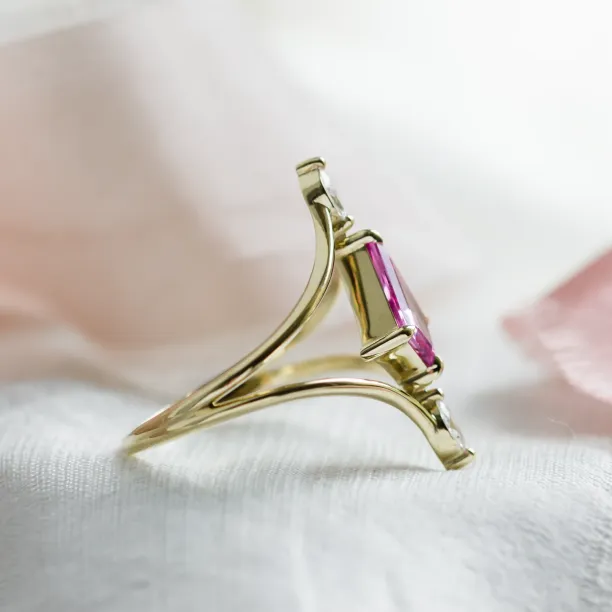 Gold split shank ring with pink sapphire and diamonds CHARAYA Image