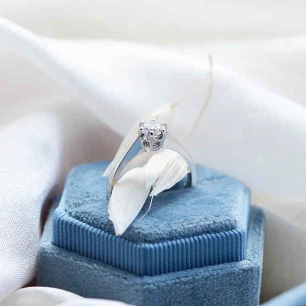 Engagement ring with diamond 0.4ct FLORA Image