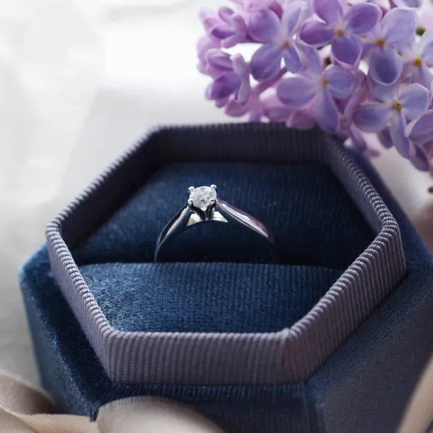LOVIN gold engagement ring with diamond 0.25ct Image