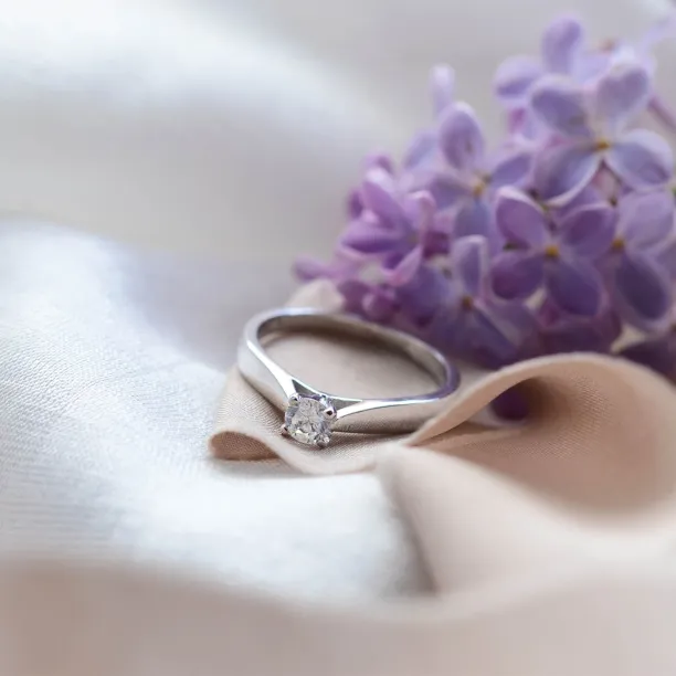 LOVIN gold engagement ring with diamond 0.25ct Image