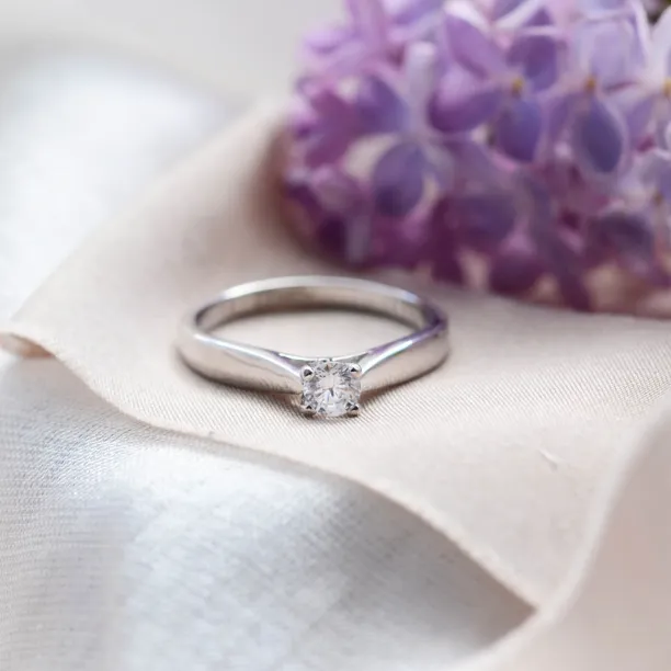 LOVIN gold engagement ring with diamond 0.25ct Image