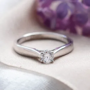 LOVIN gold engagement ring with diamond 0.25ct