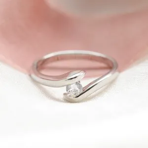 LEA sophisticated gold diamond engagement ring