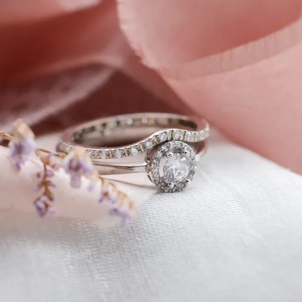 A gold ring with halo stones and diamonds HALOY Image