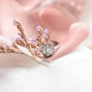 A gold ring with halo stones and diamonds HALOY Thumbnail