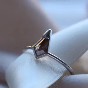 Unusual ring with kite salt and pepper diamond PISTE Thumbnail