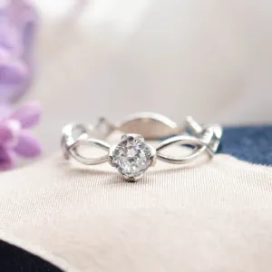 Gold entwined ring with diamond QUEENS
