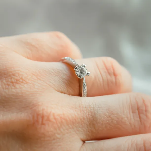 Gold ring with diamonds LOTE Image