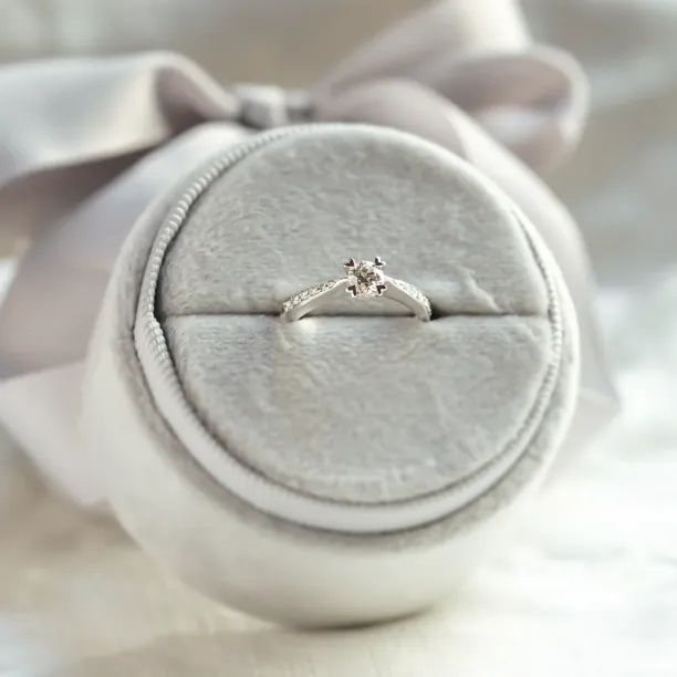 Gold ring with diamonds LOTE Image