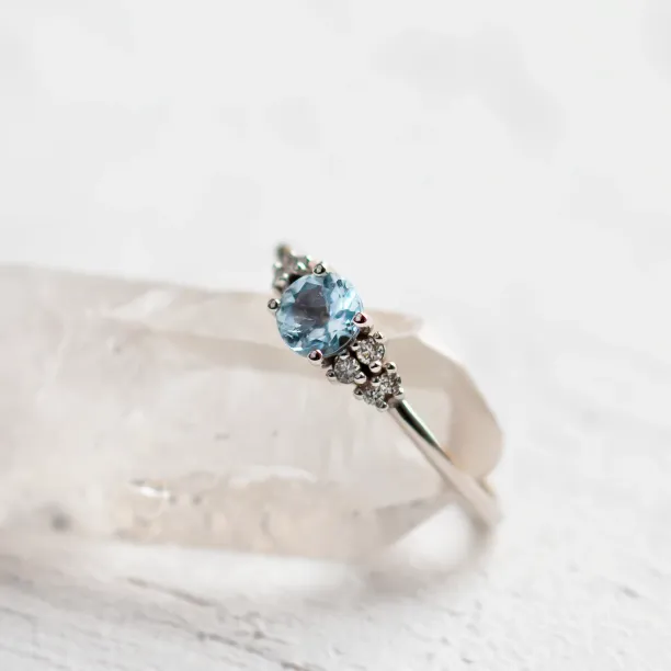 Dainty round aquamarine ring gold AZZURRO Image