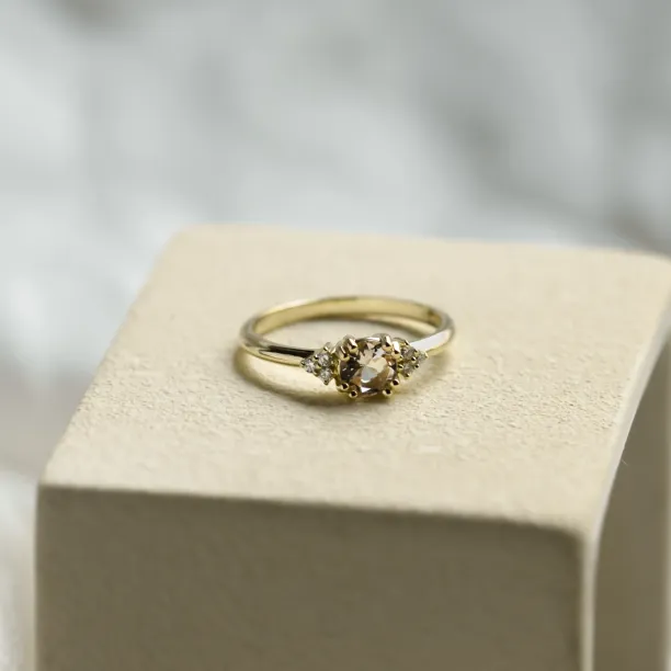 Romantic engagement ring with morganite and diamonds MONYX Image