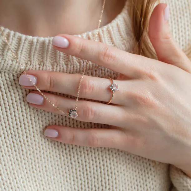 Romantic ring with morganite and salt and pepper diamonds DAPHNE Image
